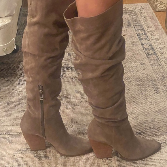 CHARLES BY CHARLES DAVID Noelle Over-The-Knee Slouch Boots size 9 beige - Picture 2 of 16